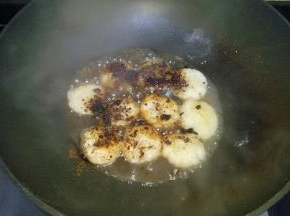 加入红糖，混合均匀