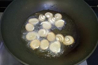 放入适量猫耳朵