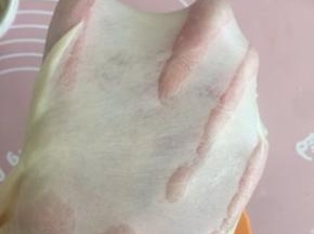 加入室温软化的黄油 揉至完全扩展阶段 能拉出薄膜