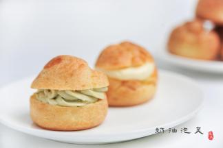 多余的泡芙皮可以冷冻保存，吃之前退冰后，烤箱150烘烤几分钟即可