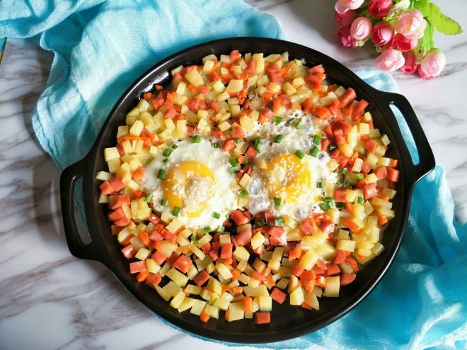 土豆胡萝卜香肠焖蛋