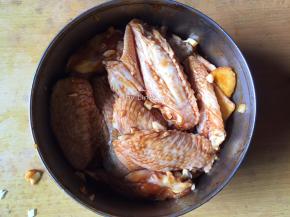 抓匀后静置腌制3小时
