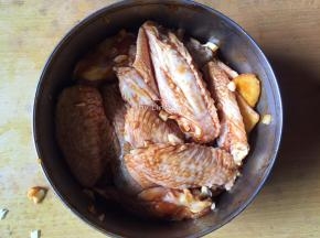 抓匀后静置腌制3小时
