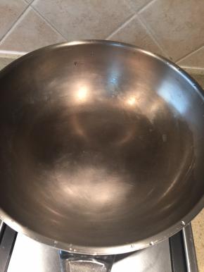 我用的钛锅，所以要预热2-3分钟可以使j物理不粘效果更好
