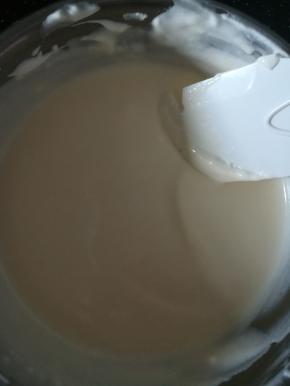 搅拌好的慕斯糊。