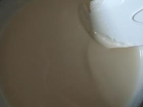 搅拌好的慕斯糊。