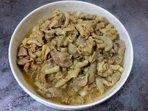 断生的鸡杂捞出备用。