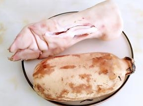 准备猪蹄，莲藕。