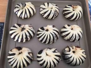 放入烤箱发酵档进行第二次发酵，大约发酵半小时，面团是原来的1.5倍大小