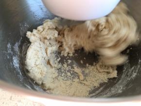 启动厨师机，3档，搅拌和面