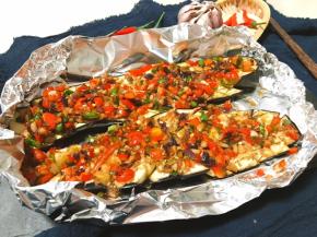 出炉撒上香菜香葱，可以开吃啦，比烧烤摊的都还香，鲜美可口