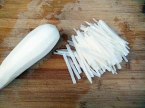 白萝卜切丝