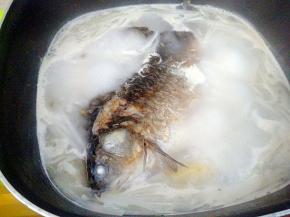 加盐，胡椒粉调味即可。