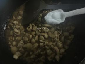 加入食用盐调味
