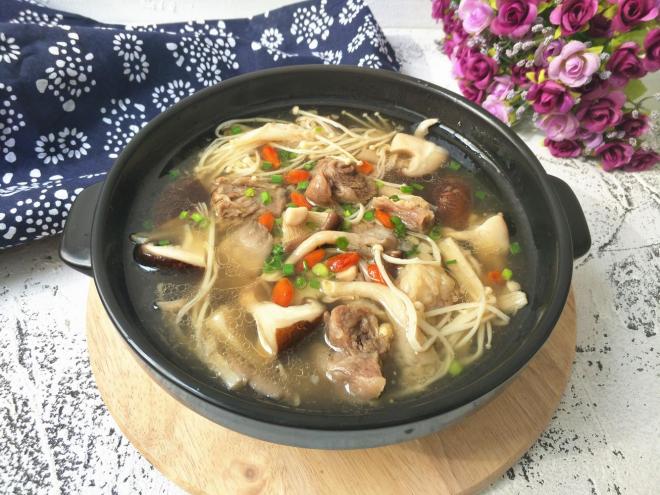 清炖牛肉菌菇汤