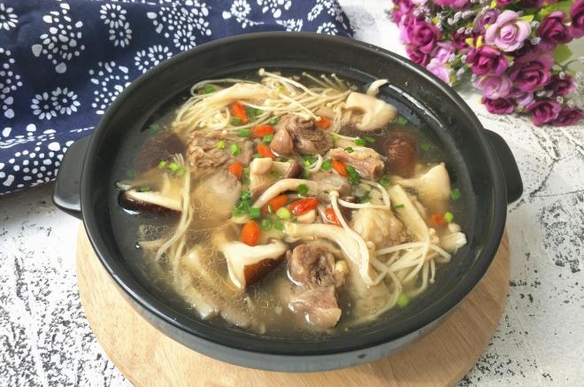 清炖牛肉菌菇汤