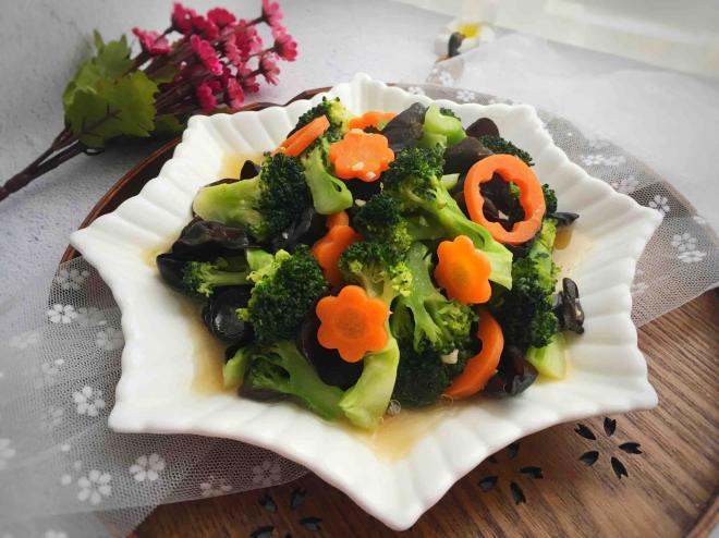 蒜蓉西兰花木耳