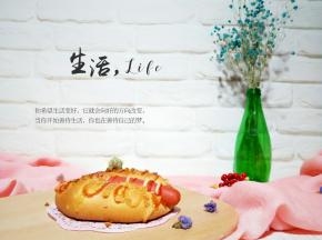 火腿沙拉肉松面包。