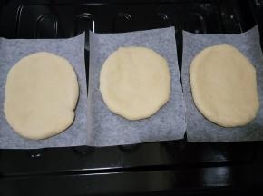 放入烤箱二发，旁边放碗热水。