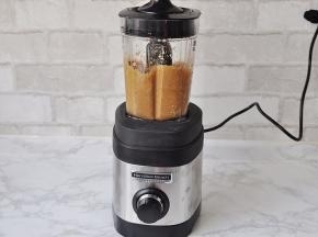 直至酱汁细腻香滑即可。