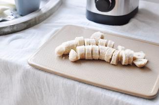 冷冻的香蕉也切成段