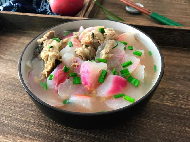 鲜香猪骨炖萝卜