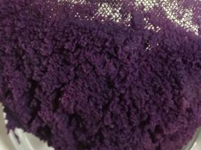 你看，过筛出来的紫薯泥很细腻哦！