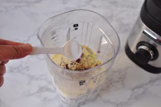 再加入少许盐，我放了约2克