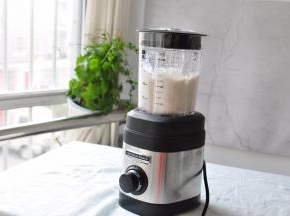 慢慢旋转开始加至10档，汉美驰破壁机共有10档。1-3档适用于研磨打粉，4-6档适用于打奶油、粥品、汤品和酱料，7-10档适用于饮料、冰沙鸡尾酒和甜品。