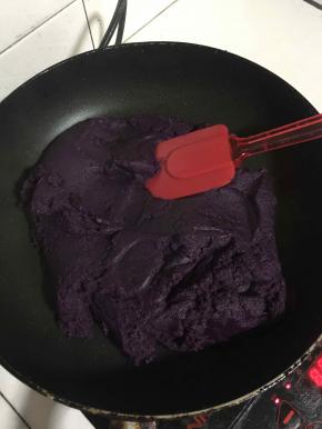 调小火慢慢的翻炒均匀！