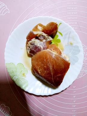 准备好一块儿猪肉。