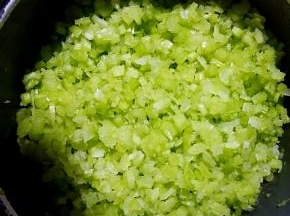 把芹菜剁碎