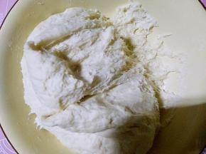 大约两个小时之后，面团就发酵完成了。