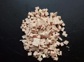 火腿片切成丁