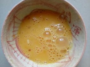 2个鸡蛋打散