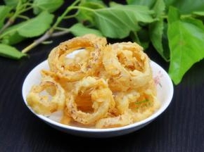 出炉之后用吸油纸把多余的油吸干即可。