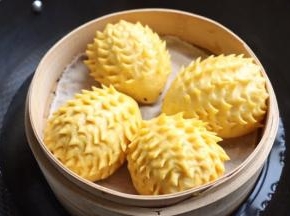 冷水上锅中火蒸8-10分钟继续焖3-5分钟再揭开锅盖（小刺猬变成了大刺猬啦）