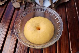 盖上保鲜膜发酵至1.5-2倍大