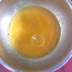 搅拌至油水混合