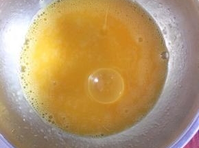 搅拌至油水混合