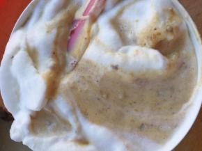 倒入蛋白中 继续搅拌