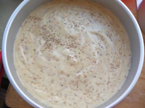 导入10寸模具中  加芝麻  烤箱150度  45分钟（要预热）