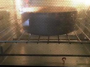 烤箱上下火140度，预热，烤40分钟