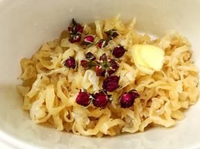 加入10几粒玫瑰花