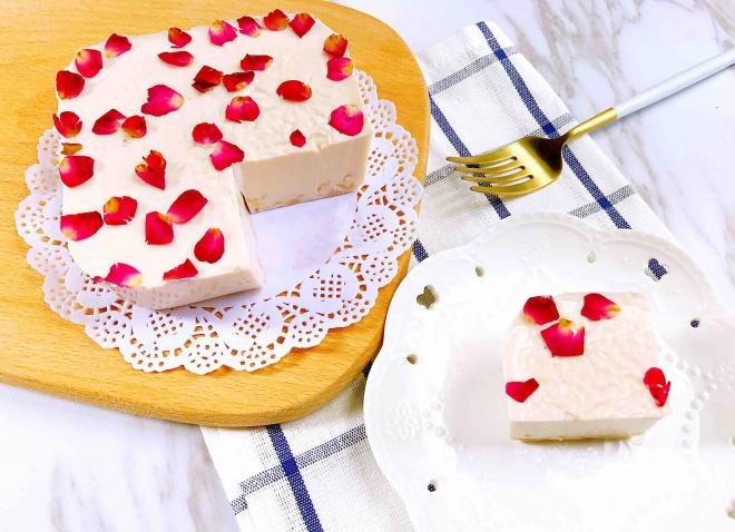 养颜玫瑰花胶牛奶冻