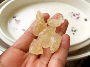 最后半个小时根据自己口味加入冰糖