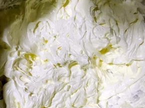 3.用电动打蛋器打发