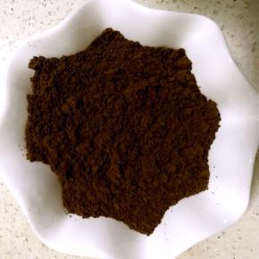 1.奥利奥饼干碎放入料理机打碎，或者装进结实的袋子，擀面杖压碎也可以