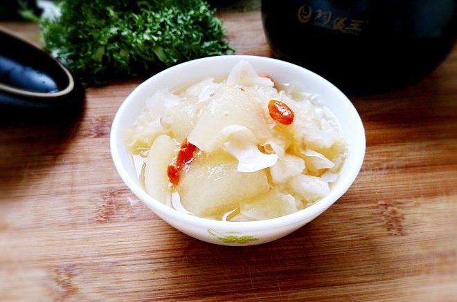 银耳百合红枣羹