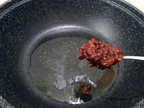 加入两大勺郫县豆瓣酱